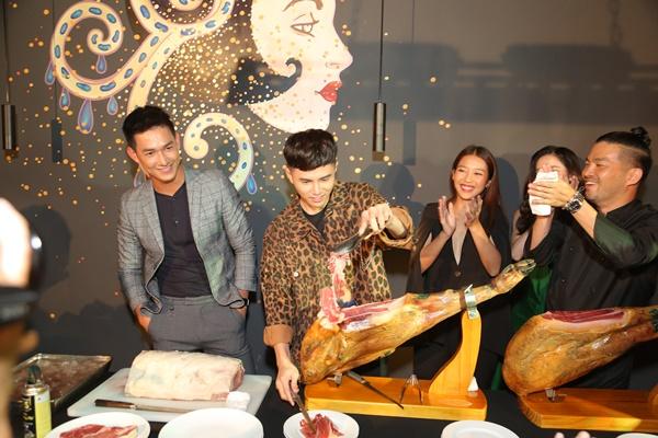 Sau Hậu Duệ Mặt Trời, Song Luân - Khả Ngân ngày càng tình thương mến thương-10