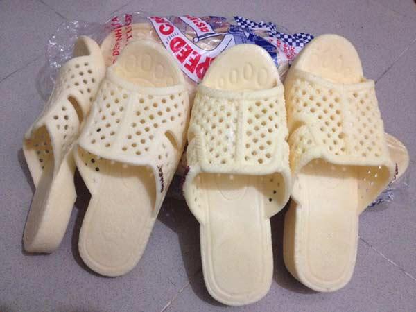 Vì sao Trường Giang, Quyền Linh... nghiện dép tổ ong hơn các dép hàng hiệu?-1