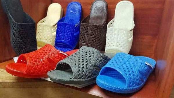 Vì sao Trường Giang, Quyền Linh... nghiện dép tổ ong hơn các dép hàng hiệu?-2