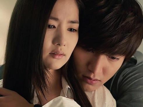 Anh chàng từng đến Việt Nam tìm bạn gái đã có màn cầu hôn đẹp như mơ-6