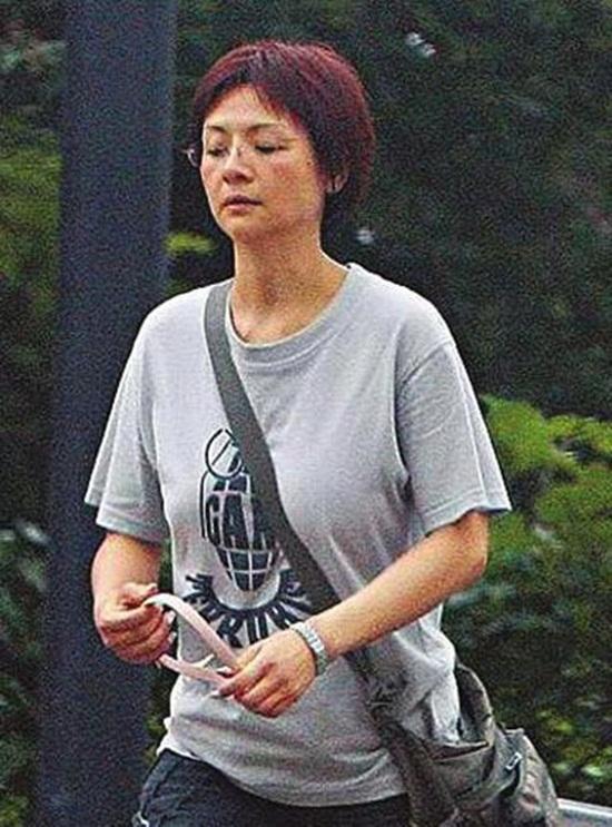 Nhan sắc trái ngược như nước với lửa của 2 quả bom sex Hong Kong đình đám một thời-9