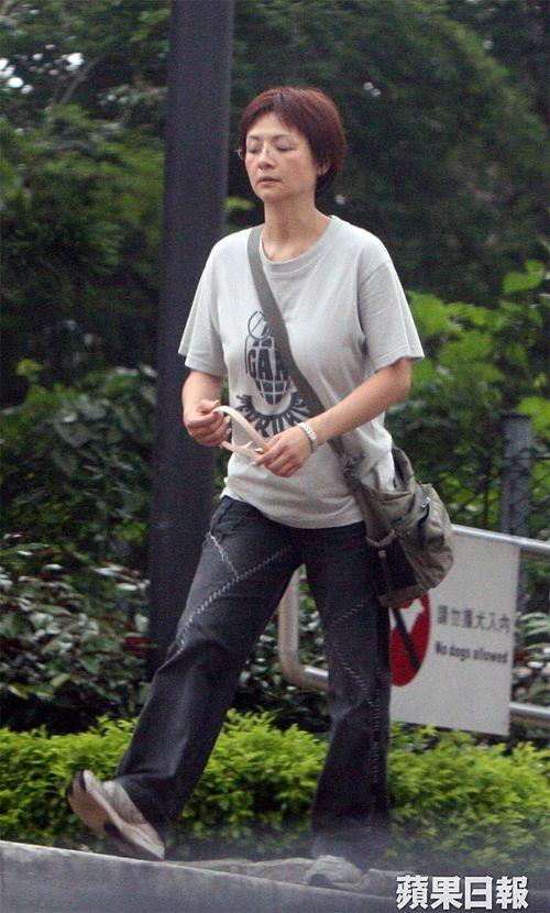 Nhan sắc trái ngược như nước với lửa của 2 quả bom sex Hong Kong đình đám một thời-10