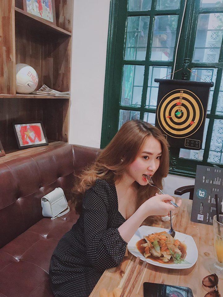 Thủ môn Bùi Tiến Dũng ngồi hàng ghế dự bị, người yêu tin đồn đăng tải dòng bình luận cực lạ-3