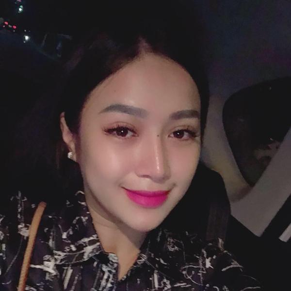 Chiếm sóng chỉ vài giây trong trận Việt Nam - Malaysia nhưng loạt nữ CĐV này khiến dân tình bấn loạn-7