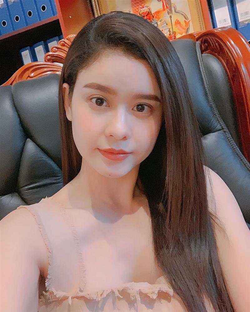 Giữa nghi án dao kéo cằm nhọn hoắt, Diễm Hương vẫn quả quyết: Muốn mặt tròn thì tăng cân thôi-10