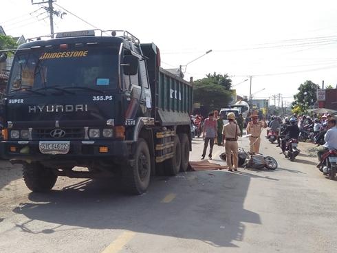 Hà Tĩnh: Xe container tông chết người rồi bỏ chạy-2