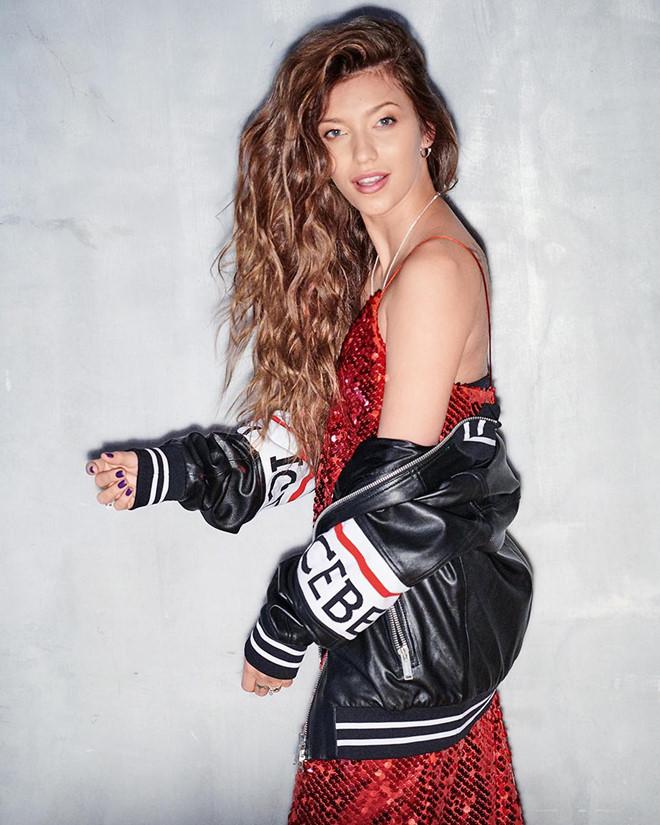 MC Ukraine xinh đẹp bị ném đá khi đăng ảnh đội nón lá, làm mắt híp-4