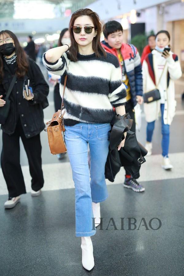 Cùng chiếc áo len hàng hiệu, vào tay Ngô Cẩn Ngôn và Giang Sơ Ảnh: Người sang ngất trời, kẻ mặc như hàng chợ-4