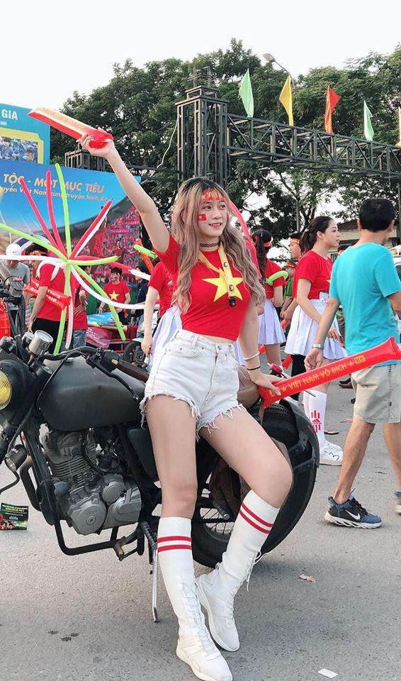 Giờ thì đến cả hotgirl phòng gym cũng bị nghiệp đoàn mạng bóc mẽ đôi chân đời thực ngắn ngủn như giò heo-1