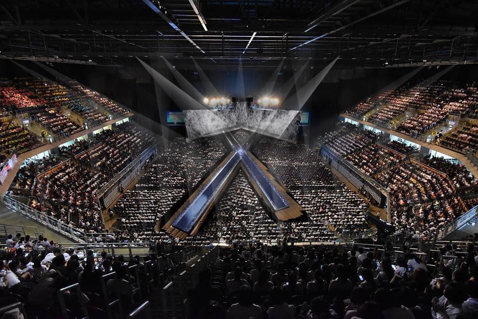 Rò rỉ hình ảnh sân khấu cực độc của Miss Universe 2018, fan lo lắng HHen Niê catwalk mỏi chân vẫn chưa hết đường băng-4