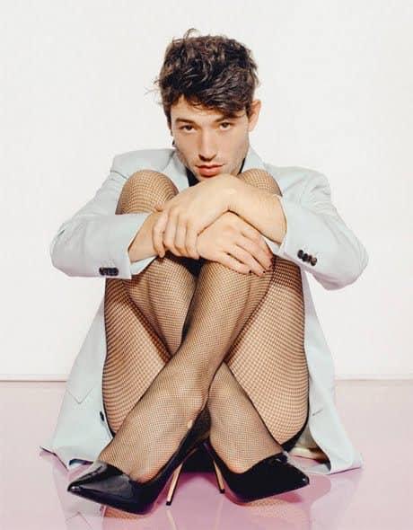 Hết Trần Chí Bằng đến siêu anh hùng Erza Miller cùng loạt mẫu nam gây sốc khi tung ảnh diện nội y nữ tính-6