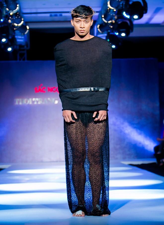 Hết Trần Chí Bằng đến siêu anh hùng Erza Miller cùng loạt mẫu nam gây sốc khi tung ảnh diện nội y nữ tính-13