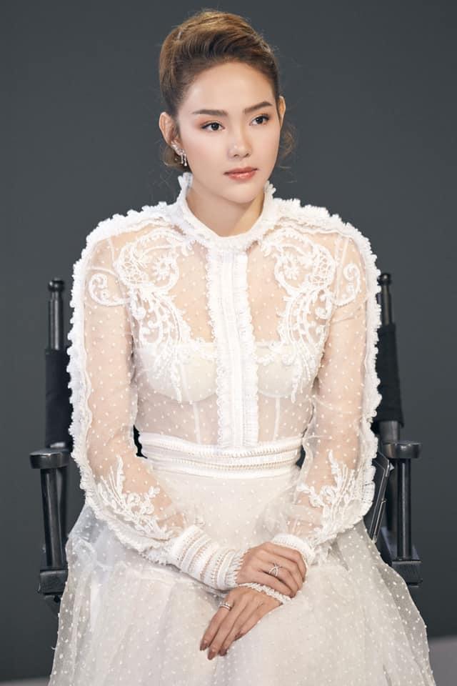 SAO MẶC  XẤU: Mâu Thủy lên đồ mặn chát - Jennifer Lopez mặc quần quái dị gì thế kia?-1