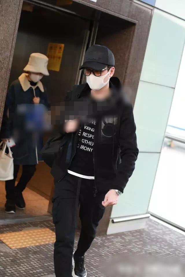 Triệu Lệ Dĩnh bịt kín mít, mặc áo rộng che vòng hai-1