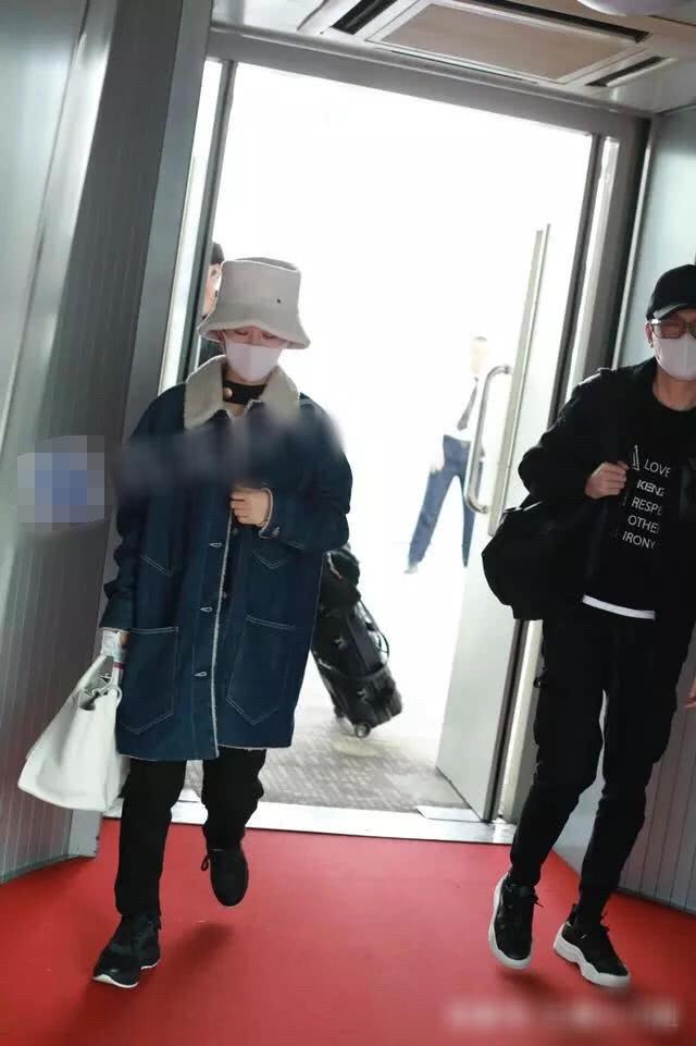 Triệu Lệ Dĩnh bịt kín mít, mặc áo rộng che vòng hai-3