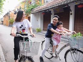 Phan Hiển 'á khẩu' khi bị săm soi lúc đi mua sắm với Khánh Thi Phan Hiển 'á khẩu' khi bị săm soi lúc đi mua sắm với Khánh Thi