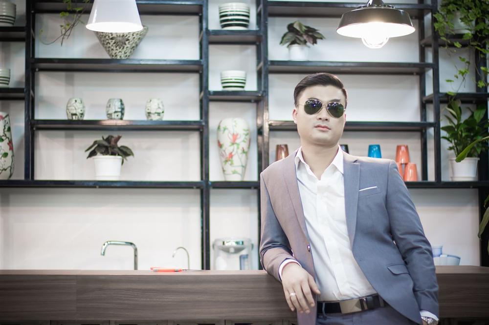 Chân dung soái ca bị gia đình hắt hủi vì dám diễn cảnh tra tấn đánh đập gái ngành trong Quỳnh Búp Bê-5