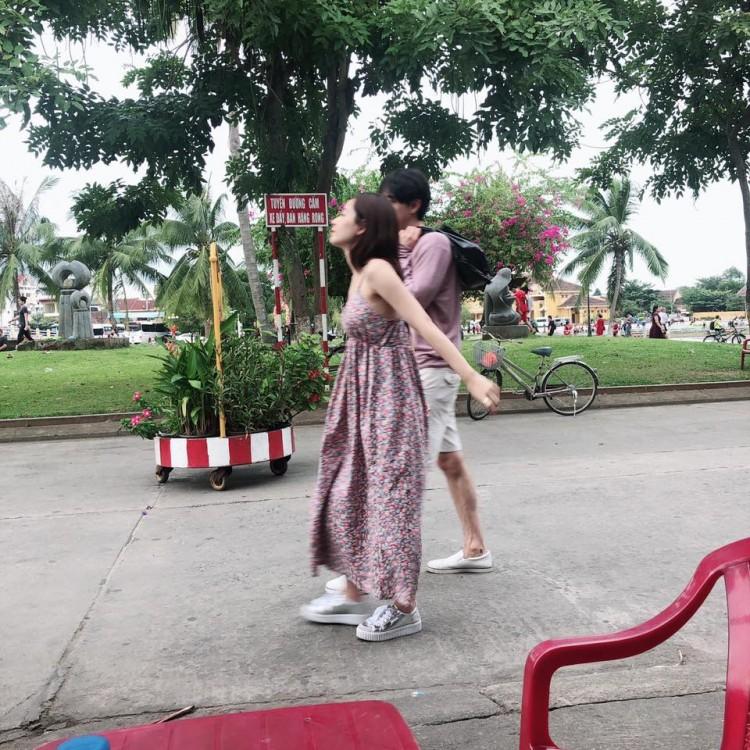 Chi Pu diện đồ thoải mái, sánh đôi cùng Jin Ju Hyung tại Hội An-5