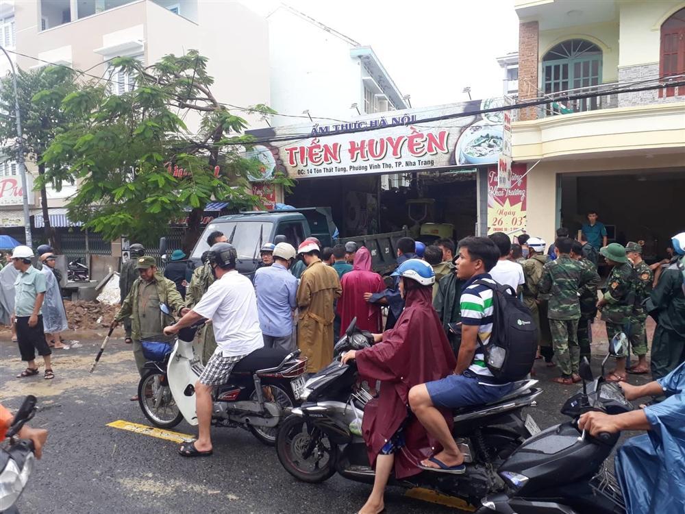 Mưa như trút, vỡ hồ nhân tạo, 12 người chết, 1 người mất tích ở Khánh Hòa-6