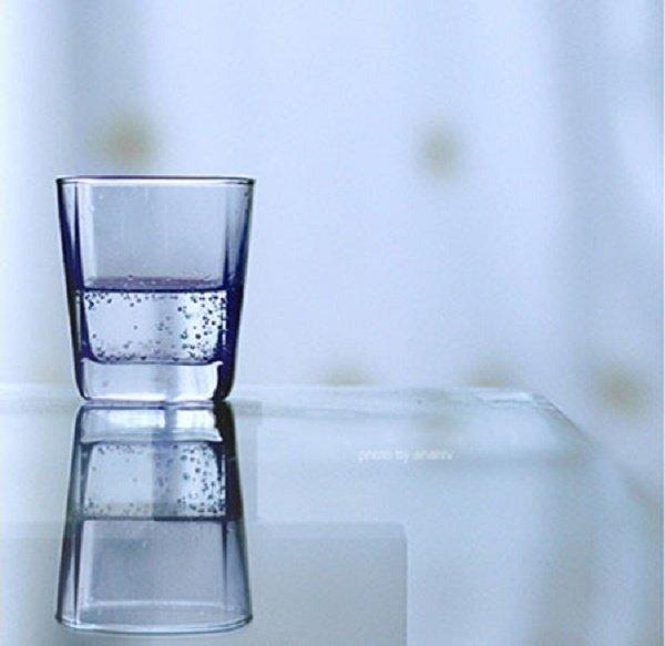 Hãi quá: Nhân viên khách sạn 5 sao dùng khăn chùi bồn cầu lau cốc-1