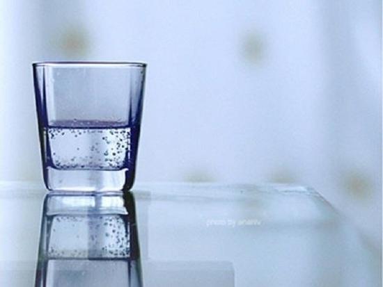 Hãi quá: Nhân viên khách sạn 5 sao dùng khăn chùi bồn cầu lau cốc