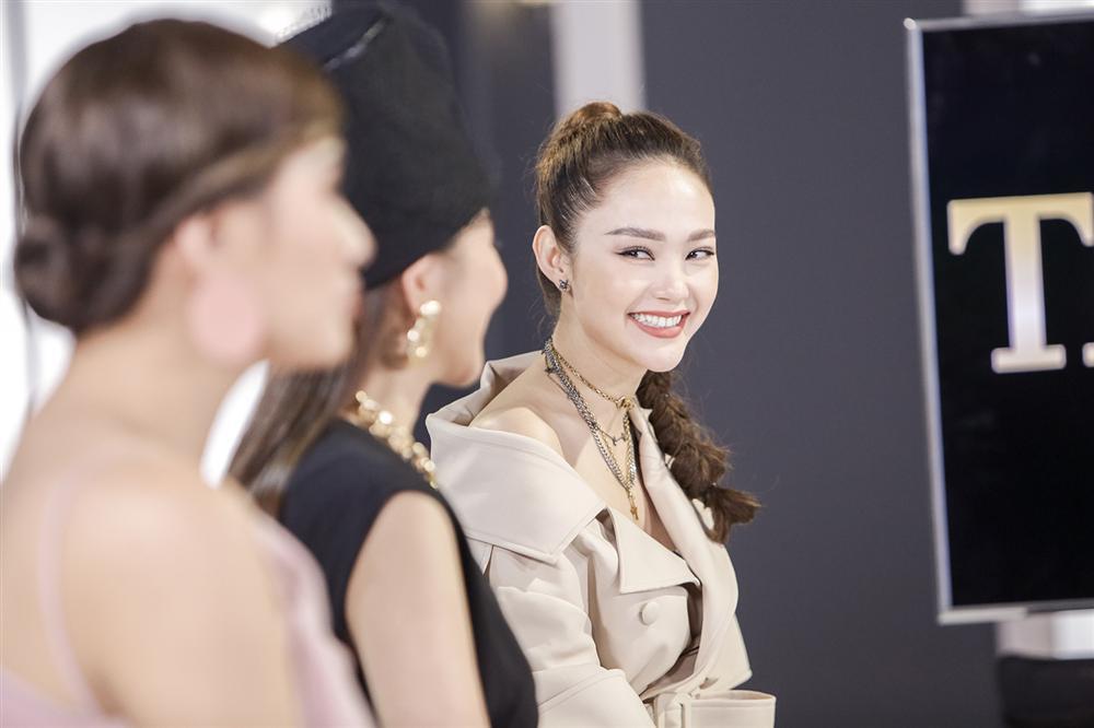 Minh Hằng gây shock khi hỏi thẳng 2 nam thí sinh The Face trong phòng loại: Các em yêu nhau à?-11