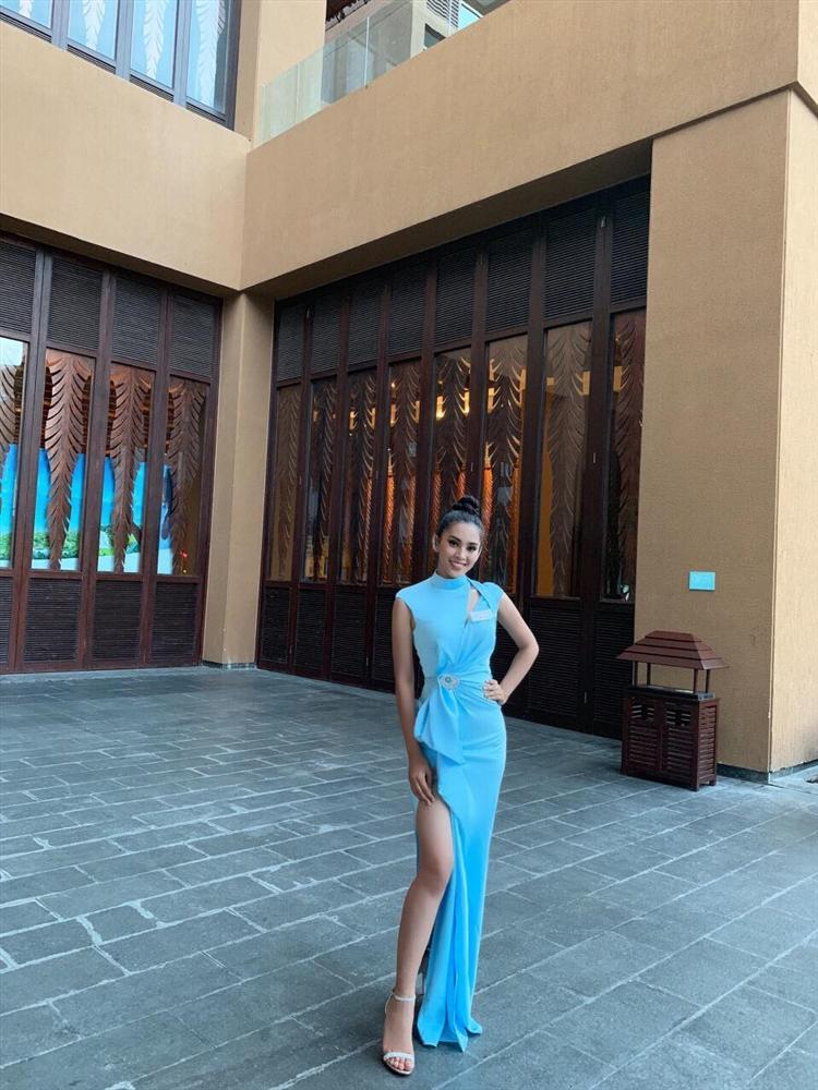 THẬT TUYỆT VỜI: Tiểu Vy đã lọt vào tầm ngắm của bà chủ tịch Miss World nhờ liên tục mặc váy hồng - xanh chuẩn phong thủy-4