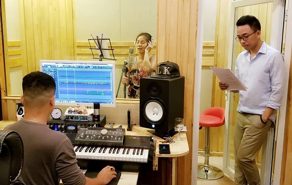 Hồ Lệ Thu độc quyền 3 ca khúc của Nguyễn Hồng Thuận với giá 300 triệu-2