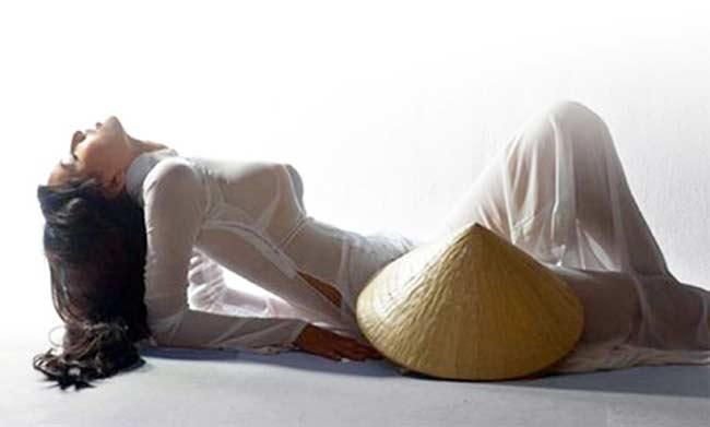 Những bông hậu Việt từng mạnh dạn cởi đồ chụp ảnh nude - đóng cảnh nóng-1