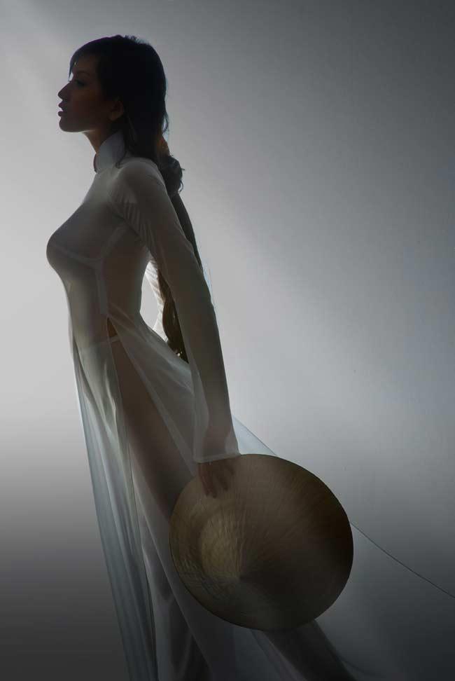 Những bông hậu Việt từng mạnh dạn cởi đồ chụp ảnh nude - đóng cảnh nóng-3