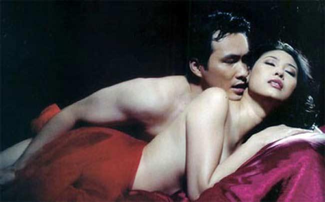 Những bông hậu Việt từng mạnh dạn cởi đồ chụp ảnh nude - đóng cảnh nóng-8