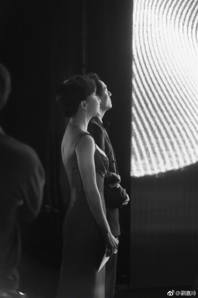 52 tuổi mà Lưu Gia Linh vẫn sở hữu vóc dáng nuột nà, vòng 1 nóng bỏng gái 18 còn thua xa-7