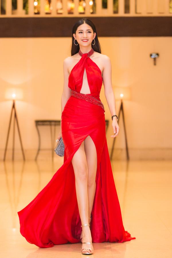 Top 3 bông hậu sở hữu đôi chân dài hơn 1m dìm hàng đối thủ không thương tiếc-10