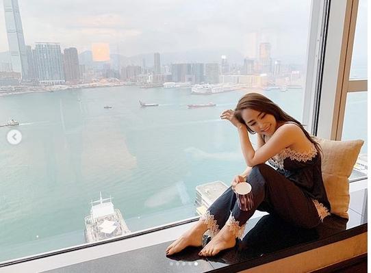 Mai Phương Thúy làm con sen dẫn Quỳnh Nga đi khắp Hong Kong lại còn hào phóng tặng quà trăm triệu-2