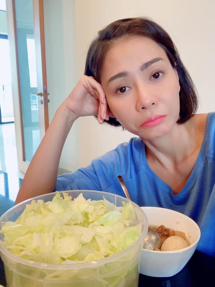 Chị em con chấy cắn đôi của Tăng Thanh Hà mặc bikini phô diễn hình thể nuột nà ở tuổi 40-10