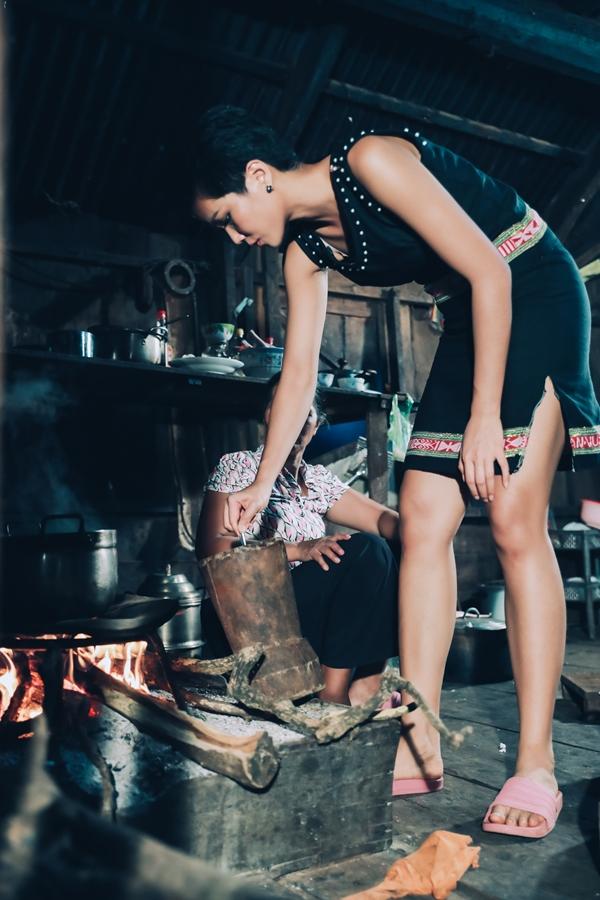 Ở tuổi 26, Hoa hậu HHen Niê tiết lộ: Mẹ chưa muốn tôi có người yêu-6