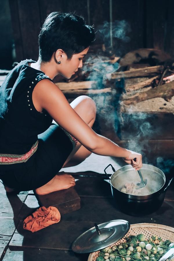 Ở tuổi 26, Hoa hậu HHen Niê tiết lộ: Mẹ chưa muốn tôi có người yêu-7