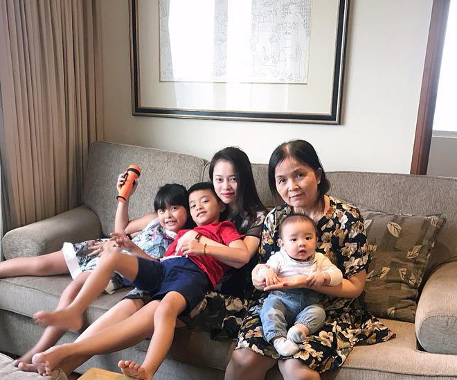 Đăng ảnh 3 con cực đáng yêu, hot mom Hằng Túi khiến dân mạng xuýt xoa: Bé nào cũng đẹp như vẽ-15