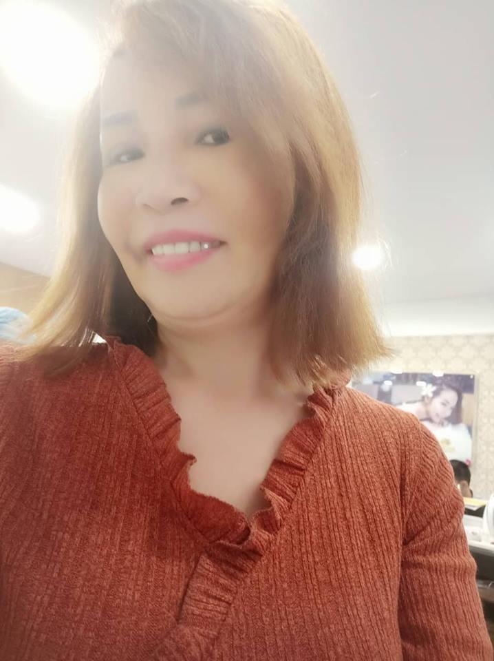 Kỷ niệm 2 tháng kết hôn, chồng cô dâu 61 tuổi chơi lớn tặng vợ nhẫn kim cương thay vì hoa rừng như hồi chưa cưới-4