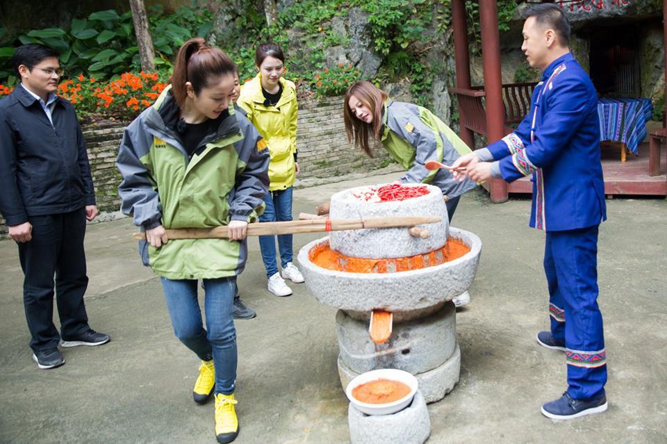 Triệu Vy - Lâm Tâm Như khoe nhan sắc trẻ trung, ôm nhau thắm thiết ngày hội ngộ-6