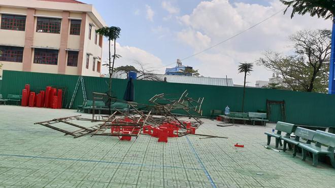 25 học sinh ở Sài Gòn bị thương khi giàn giáo đổ sập ở sân trường-2