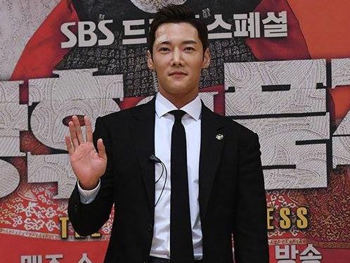 Song Hye Kyo làm tình nhân trai trẻ, ông xã Song Joong Ki hứa xem phim mà không than vãn nửa câu-10