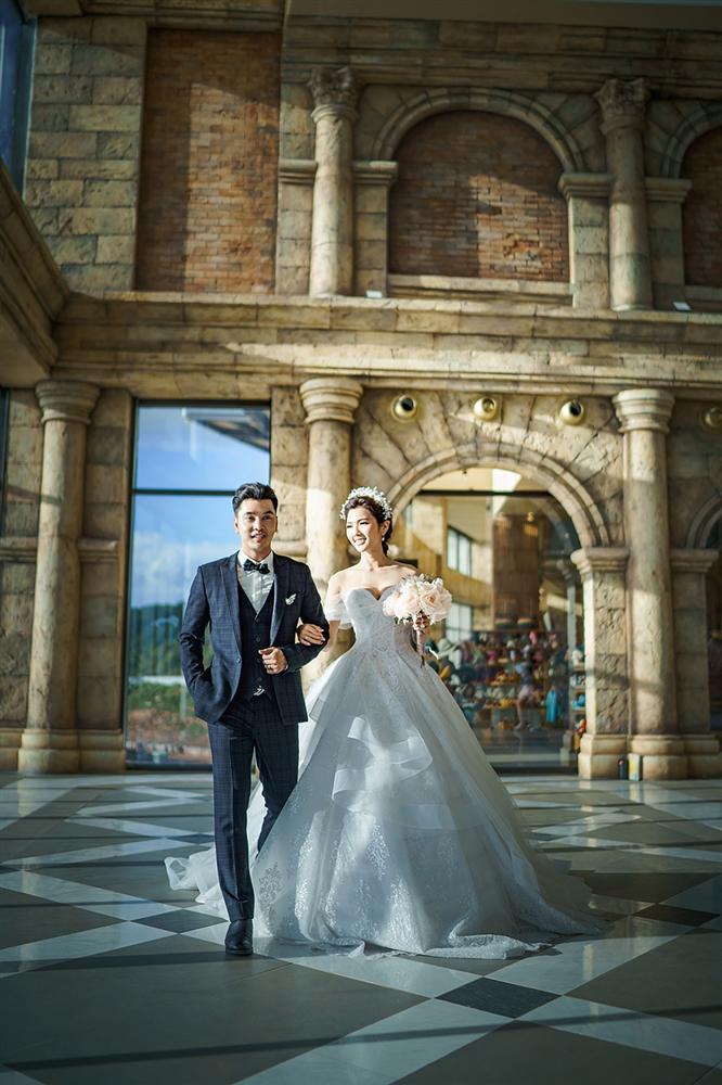 Ưng Hoàng Phúc cởi trần khoe hình xăm cực chất trong bộ ảnh cưới cùng bà xã Kim Cương-1