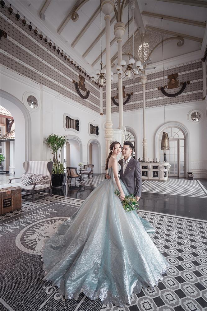 Ưng Hoàng Phúc cởi trần khoe hình xăm cực chất trong bộ ảnh cưới cùng bà xã Kim Cương-5