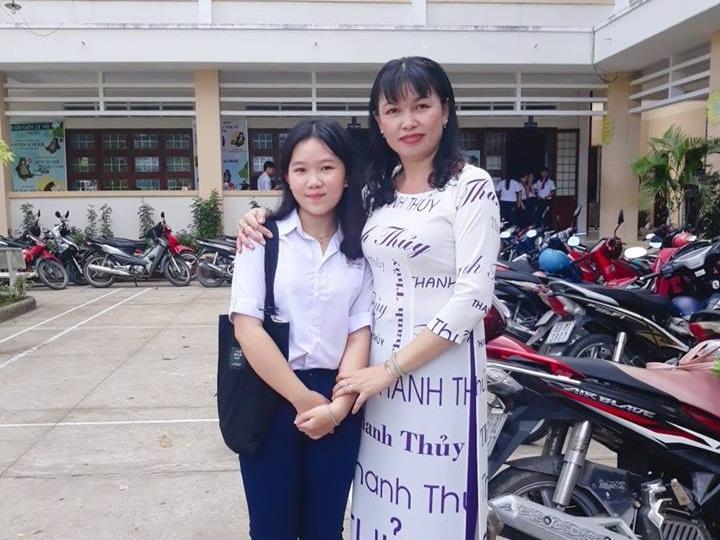 Co Giao Dan Hết Ten Học Sinh Len Ao Dai Diện Ngay 20 11