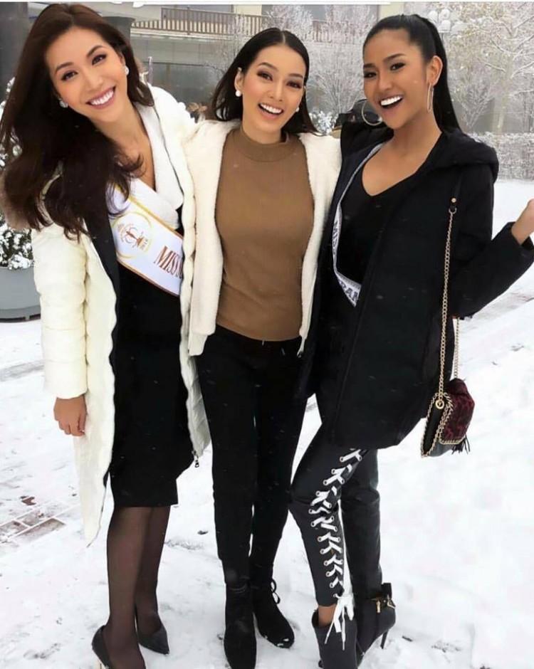 Một mình đứng ở bậc thang thấp nhất, thế mà chiều cao Minh Tú vẫn chặt đẹp dàn thí sinh Miss Supranational 2018-3