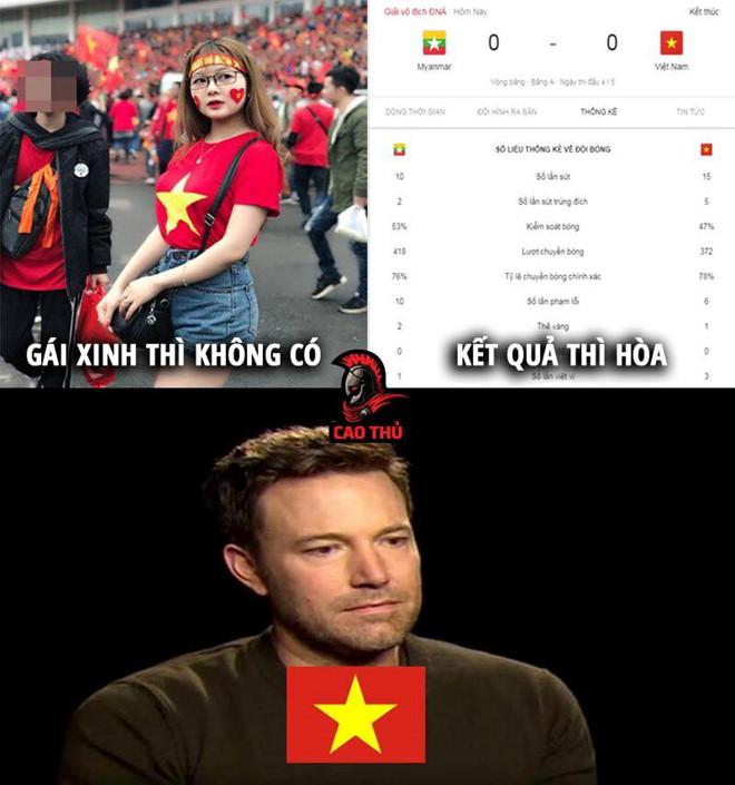 Ảnh chế dân mạng bất bình với trọng tài trận Việt Nam - Myanmar-1