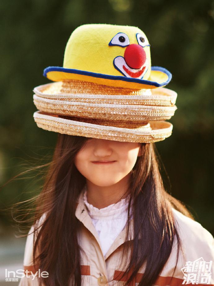 Hở hàm ếch thì sao? Ái nữ nhà Lý Á Bằng - Vương Phi cực kỳ tự tin xuất hiện trên trang bìa tạp chí đấy thôi!-3