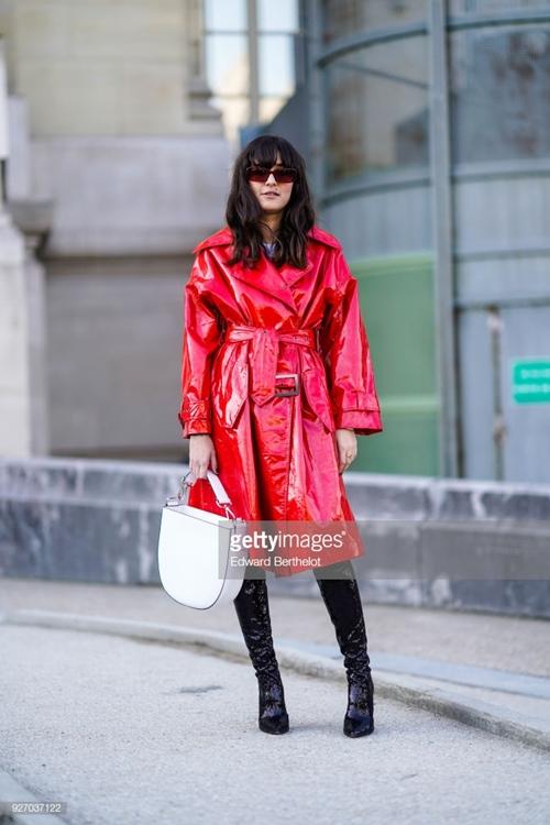 Ai mà ngờ kiểu áo bóng nhẫy này có ngày thành mốt?-6