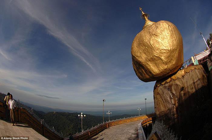 Hòn đá thiêng bằng vàng ở Myanmar và bí mật ẩn chứa bên trong-10